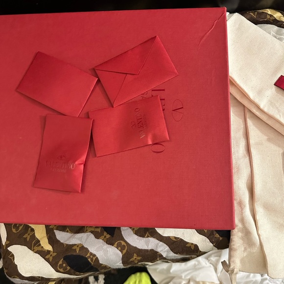 Valentino rockstud nude heels - Picture 4 of 11